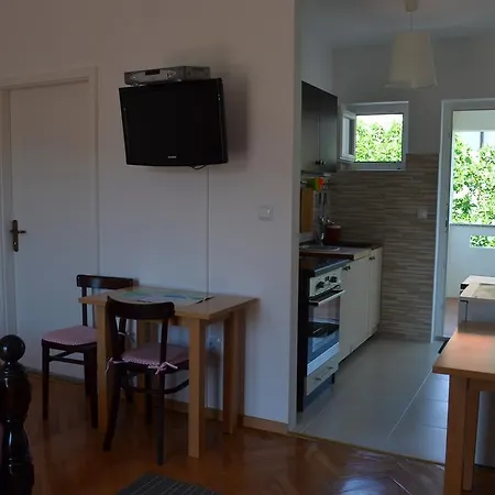 Apartament Mili *